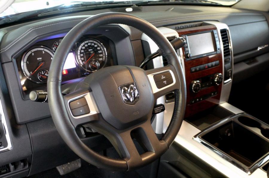  Dodge Ram 3500 Laramie Mega Cab 2010 года  (фото 19 из 37)